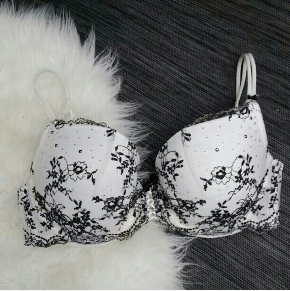 Victoria's Secret well padded bra 34D